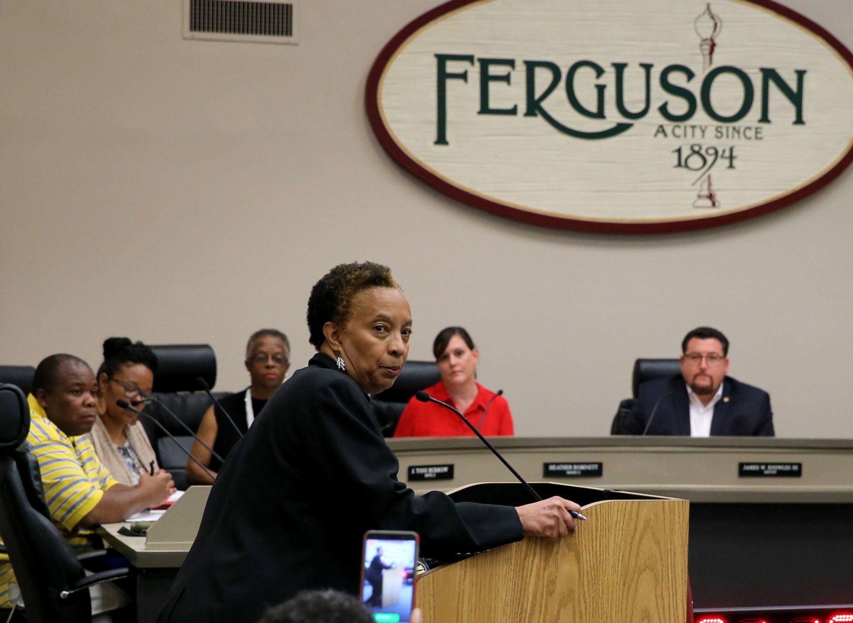 Ferguson votes to hire new police chief